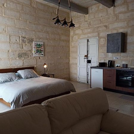 Beautiful Studio Apartment In Qormi Malta Exterior photo