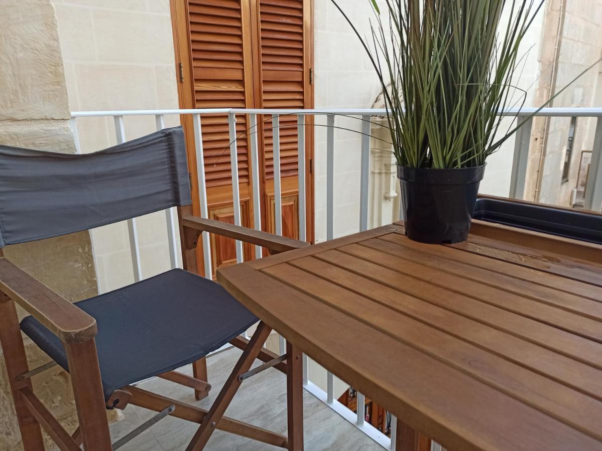 Beautiful Studio Apartment In Qormi Malta Exterior photo